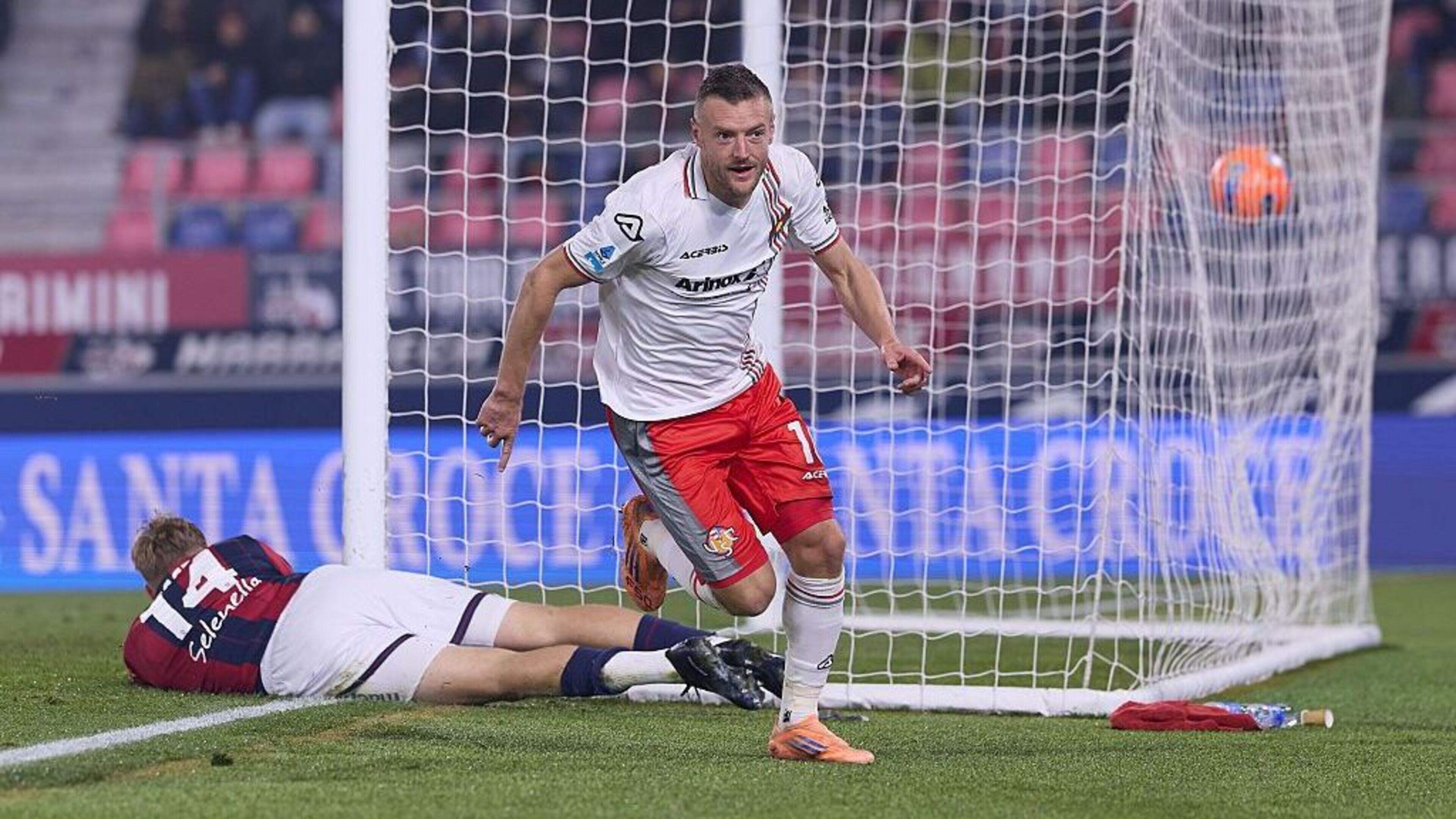 Jamie Vardy returns to English football after signing deal with Burnley